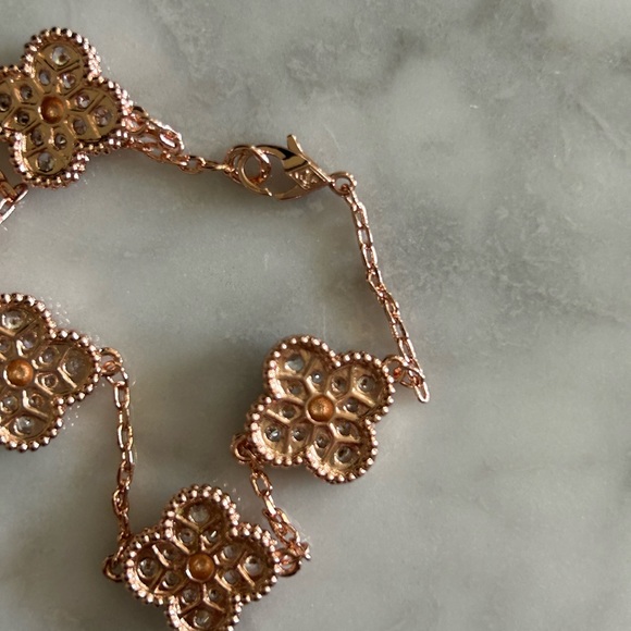 Rose gold and crystals 10 motif necklace - Picture 4 of 4